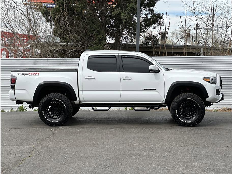 Used 2023 Toyota Tacoma TRD Off-Road w/ TRD Premium Off Road Package image 9
