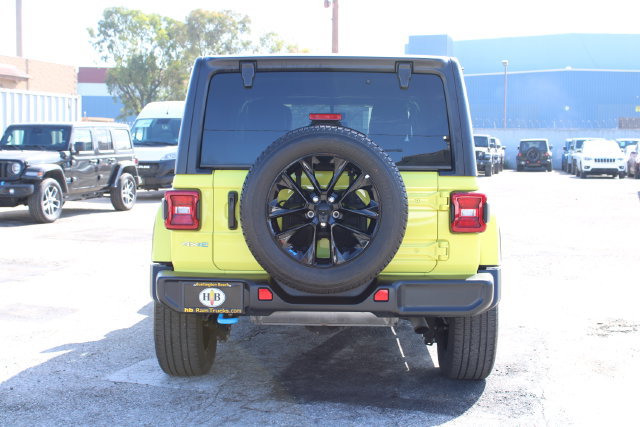 Used 2022 Jeep Wrangler Unlimited Sahara w/ Cold Weather Group AWD/4WD image 4