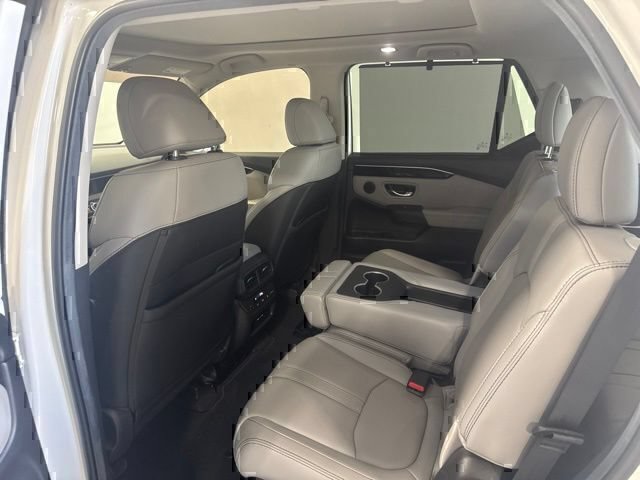 Used 2025 Honda Pilot Touring image 16