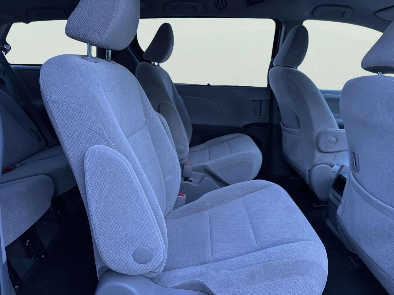 Used 2017 Toyota Sienna LE AWD/4WD image 16
