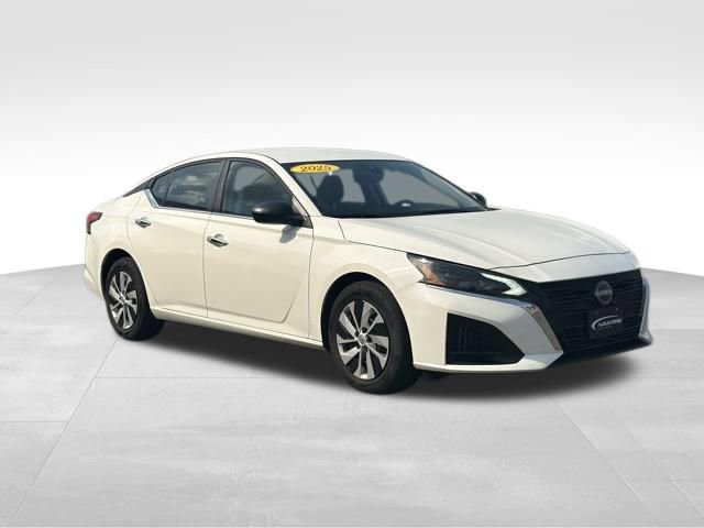 Used 2025 Nissan Altima 2.5 S FWD image 4