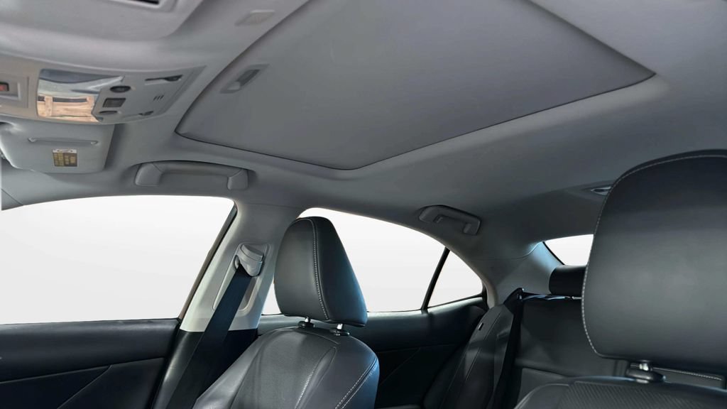 Used 2019 Lexus IS 300 RWD image 33