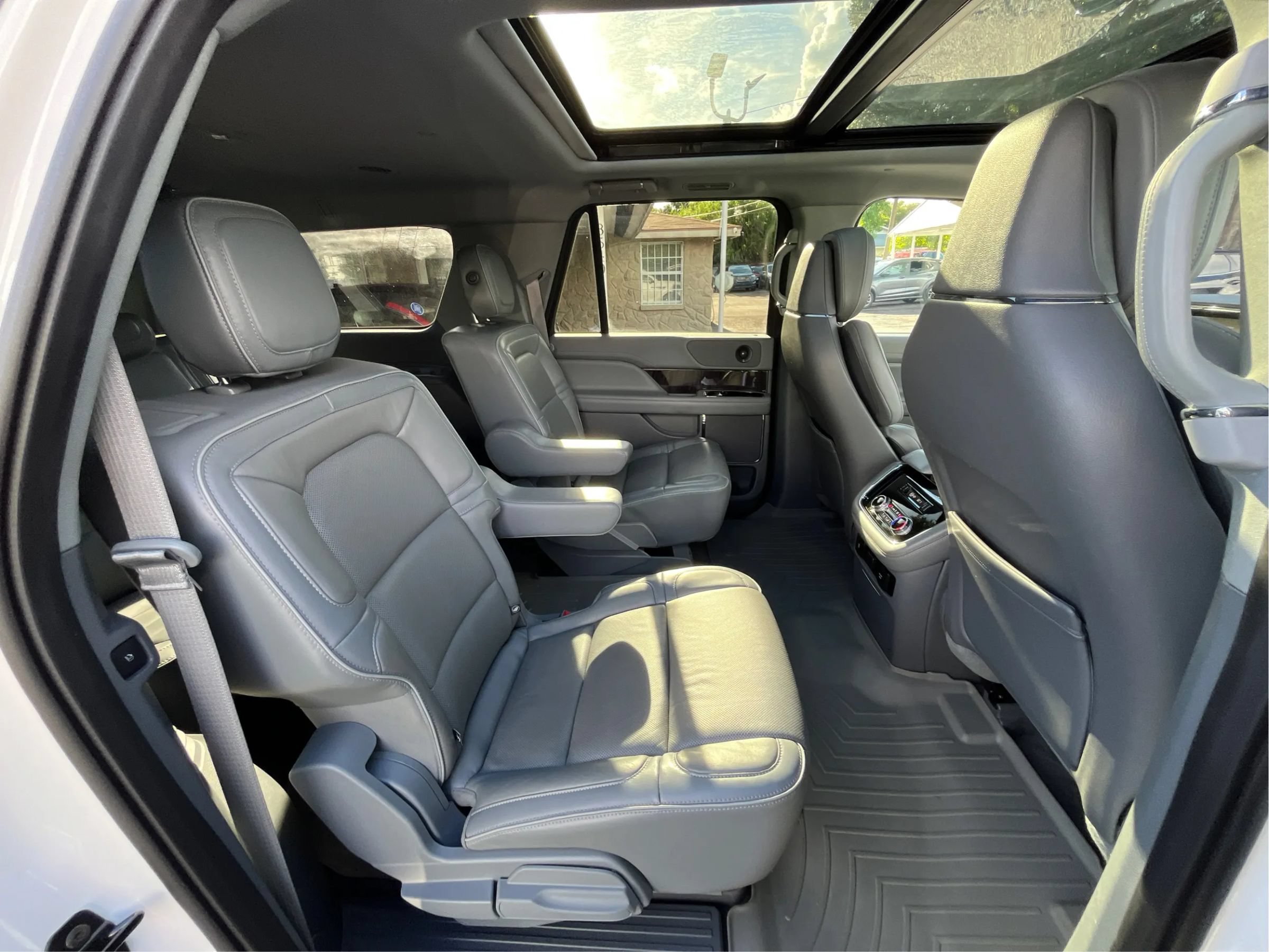 Used 2019 Lincoln Navigator L Reserve AWD/4WD image 11