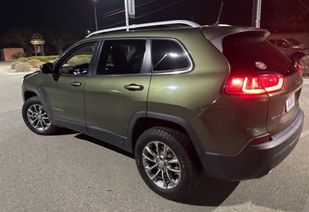 Used 2019 Jeep Cherokee Latitude Plus w/ Comfort/Convenience Group image 16