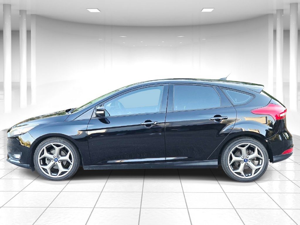 Used 2018 Ford Focus SEL w/ Cold Weather Package FWD image 6
