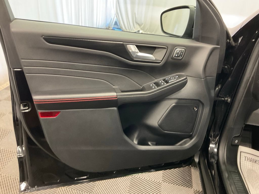 Used 2022 Ford Escape SEL w/ SEL Stealth AWD Package image 16