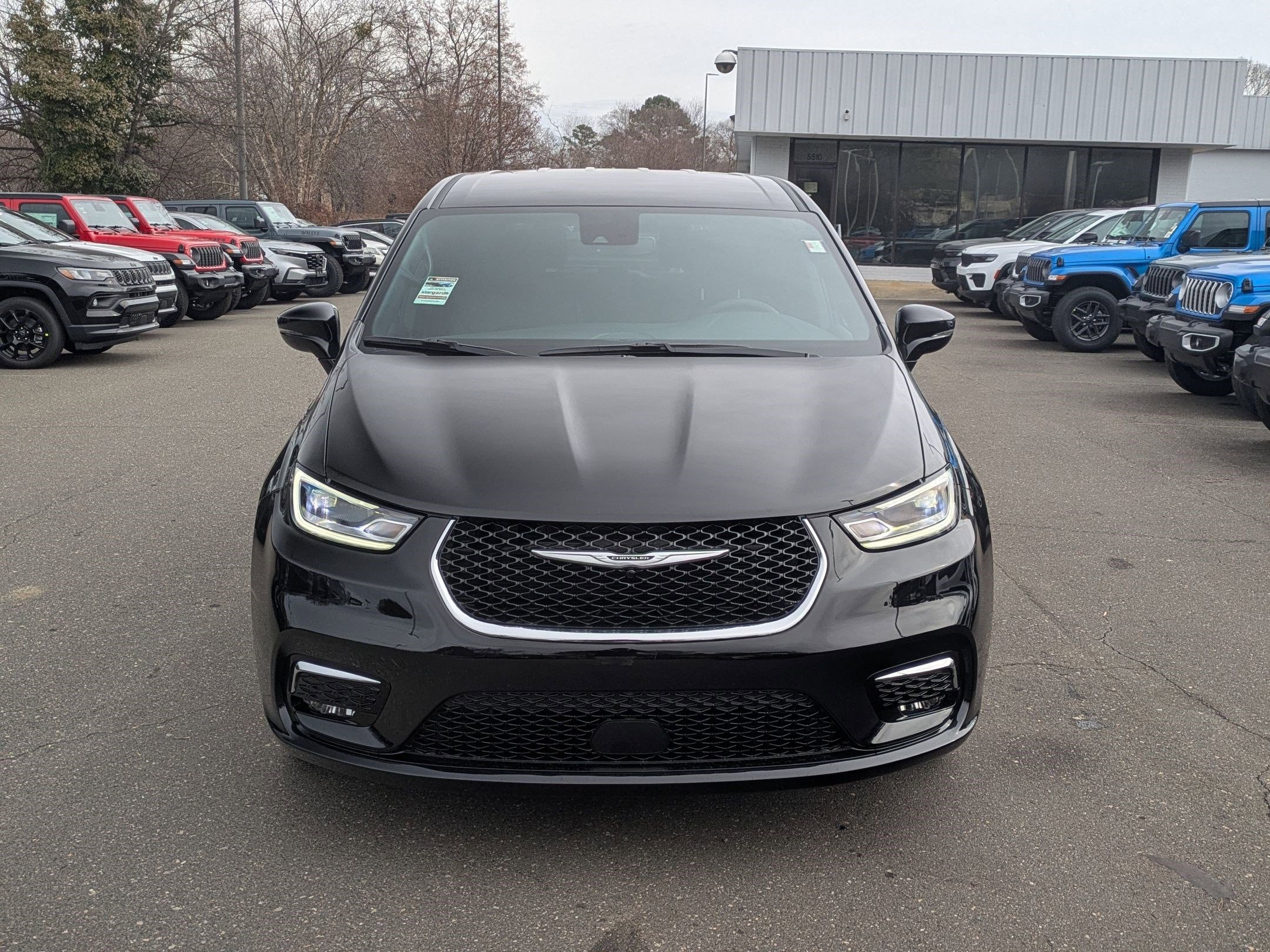 New 2026 Chrysler Pacifica Select image 2