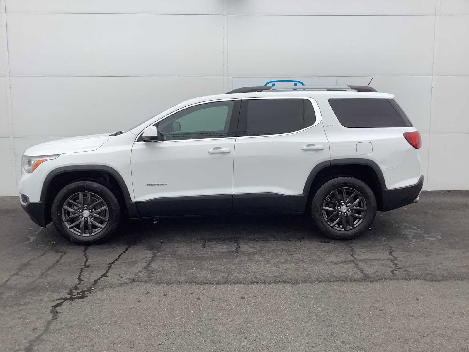 Used 2019 GMC Acadia SLT image 2
