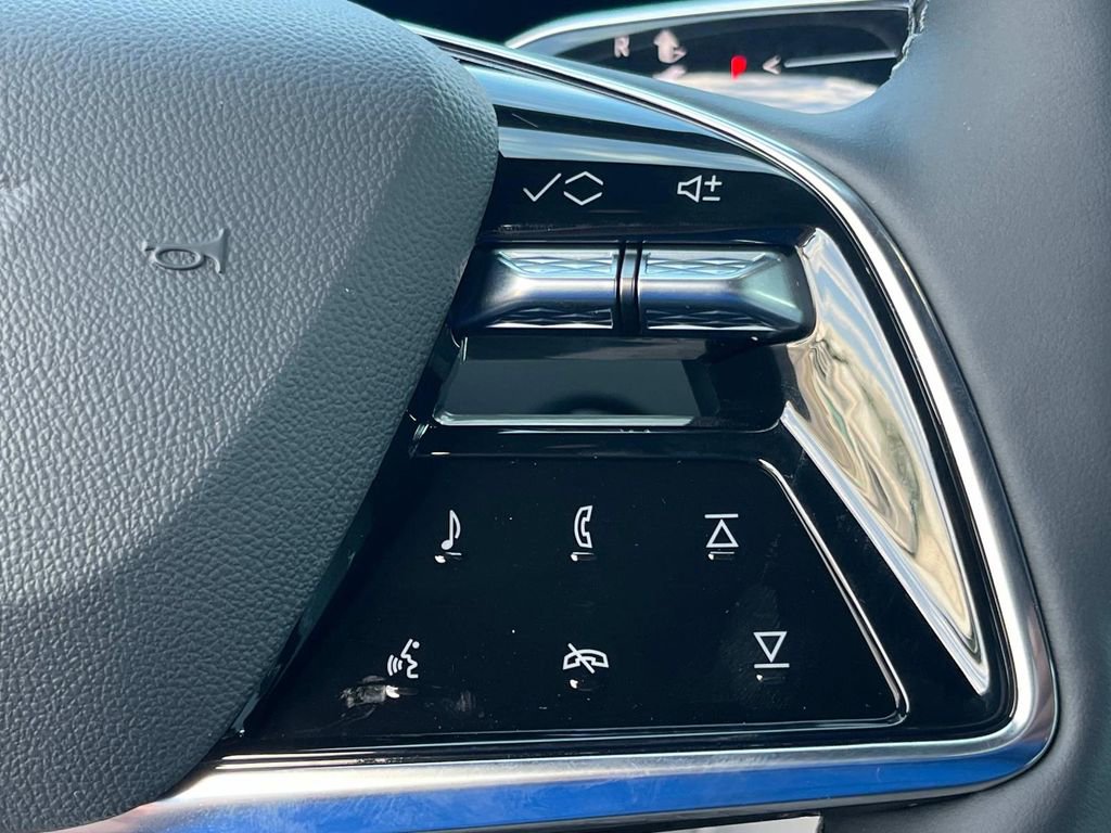 New 2025 Cadillac Lyriq Luxury image 29