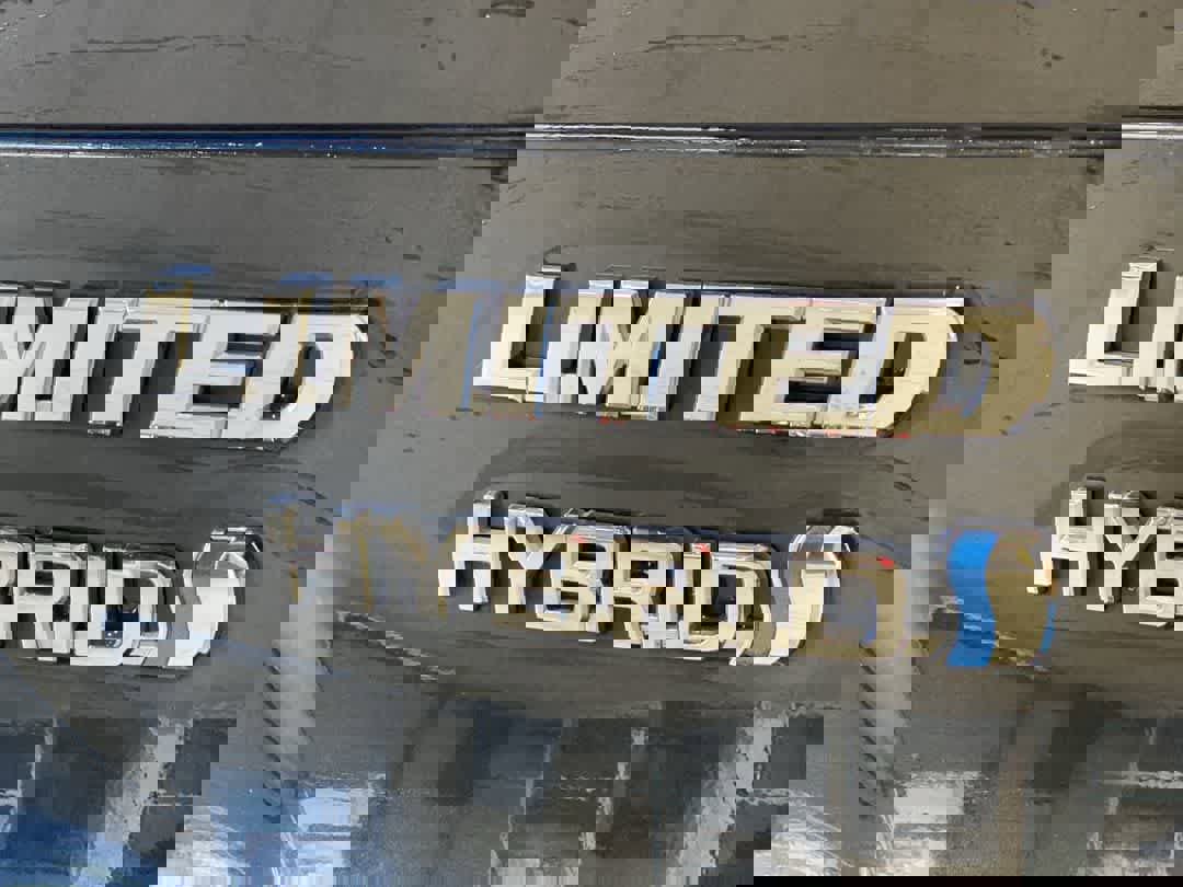 Used 2021 Toyota Venza Limited image 12