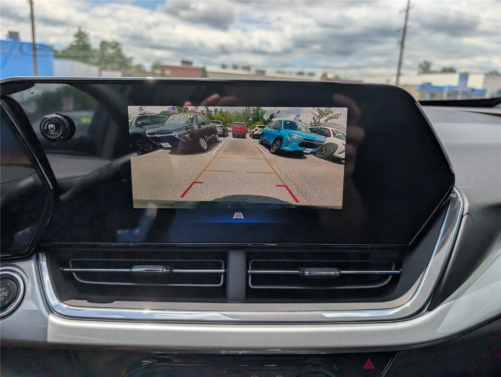 New 2026 Chevrolet Trax LT w/ LT Convenience Package FWD image 23