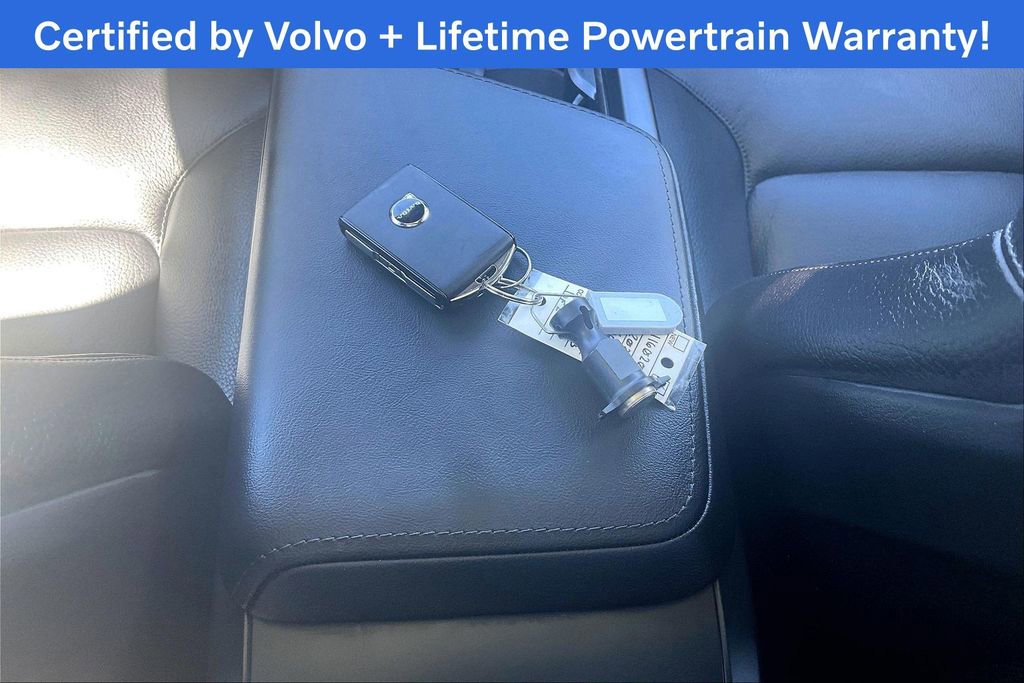 Used 2025 Volvo XC60 B5 Plus image 14