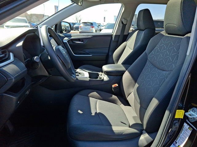 Used 2021 Toyota RAV4 XLE w/ Convenience Package image 17