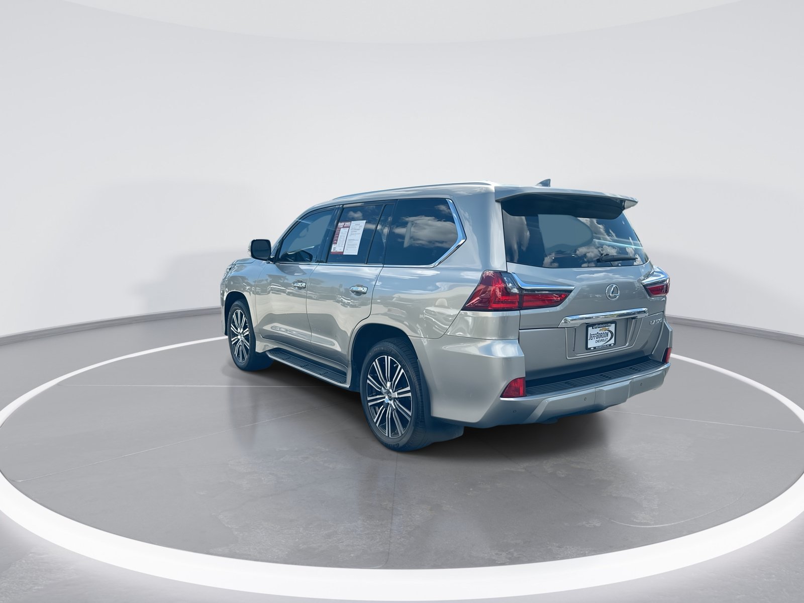 Used 2021 Lexus LX 570 4WD w/ Luxury Package image 7