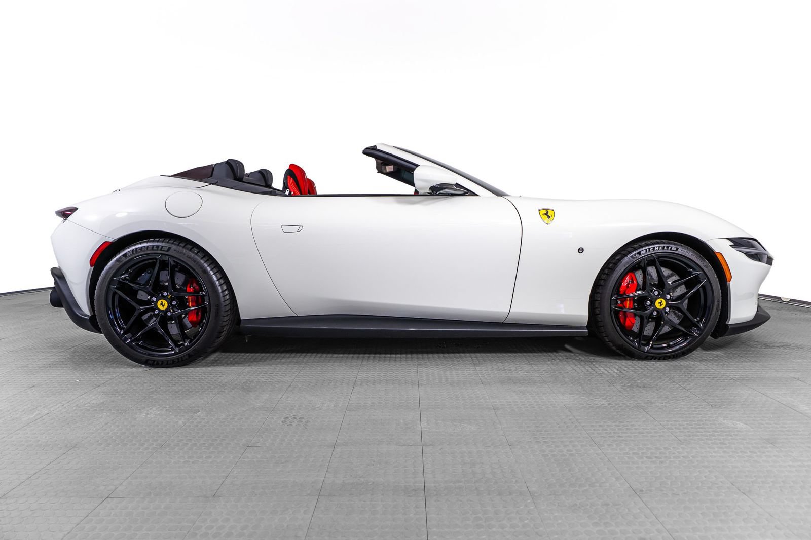 Certified 2025 Ferrari Roma Spider RWD image 6