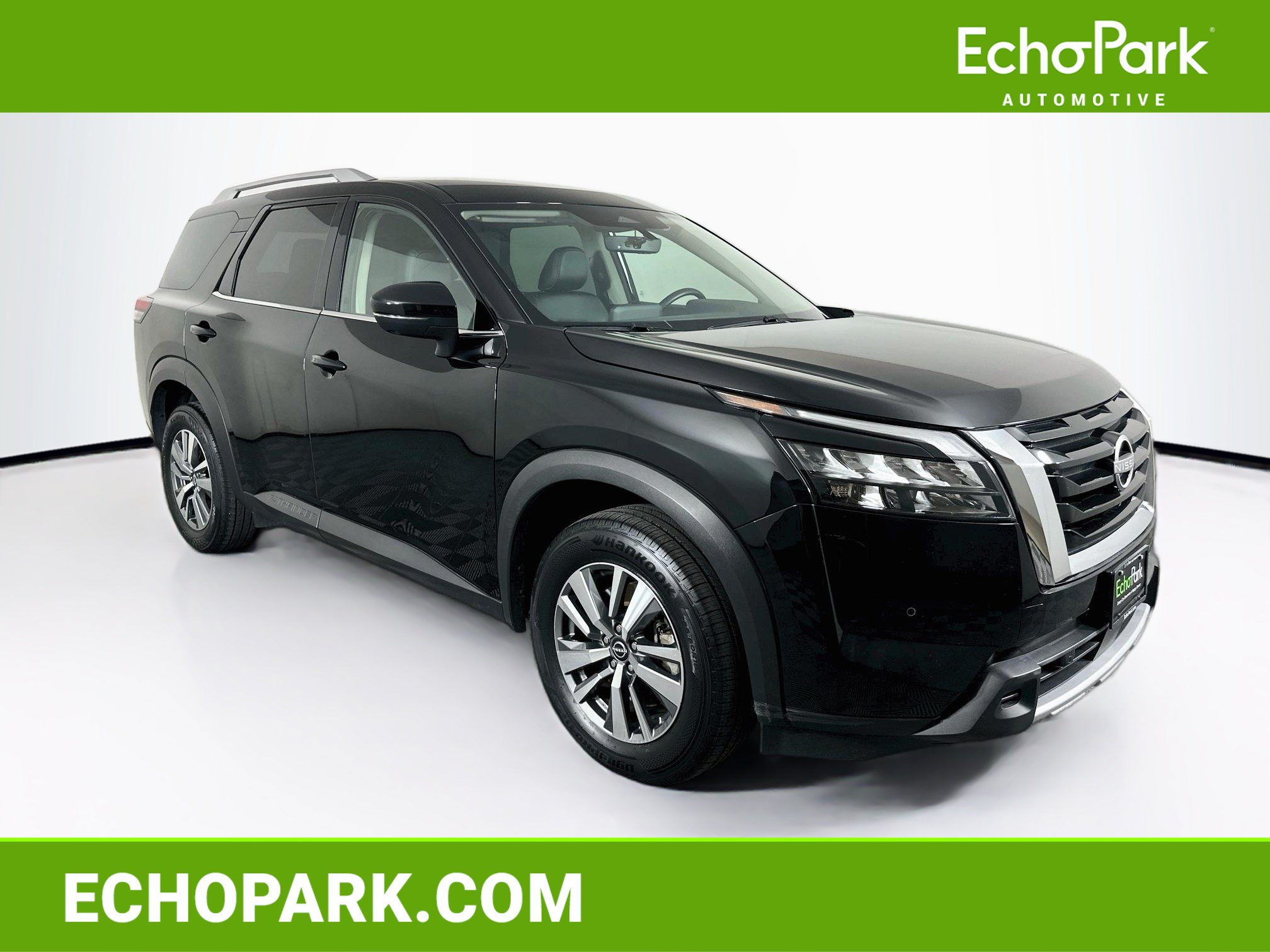 Used 2025 Nissan Pathfinder SL FWD image 1