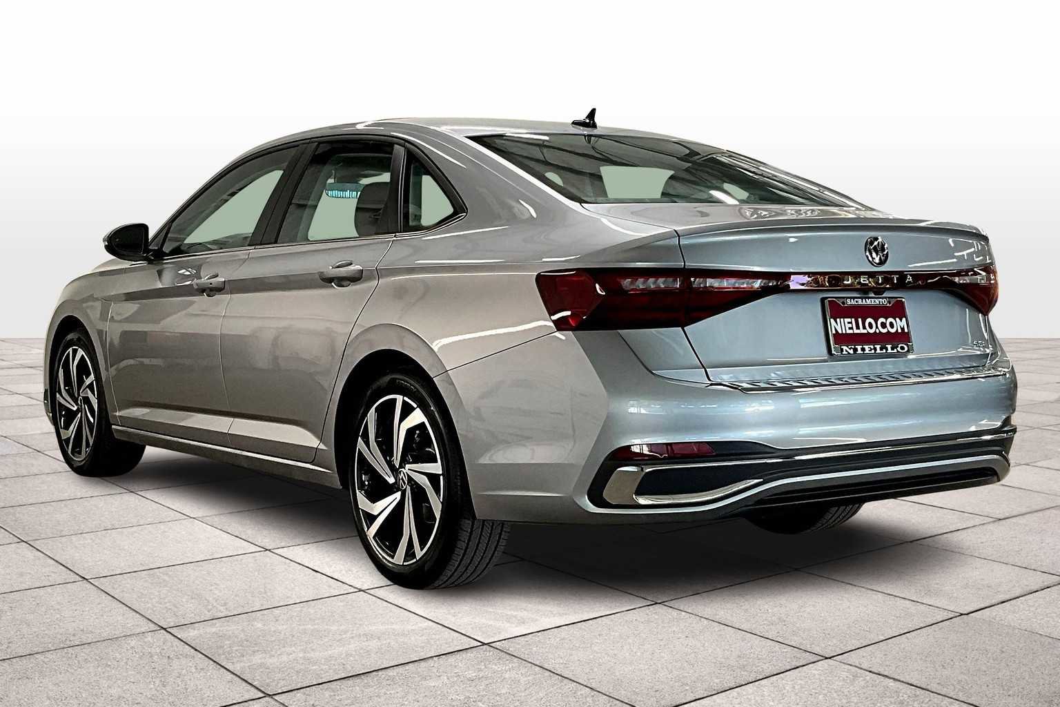 New 2025 Volkswagen Jetta SEL image 3