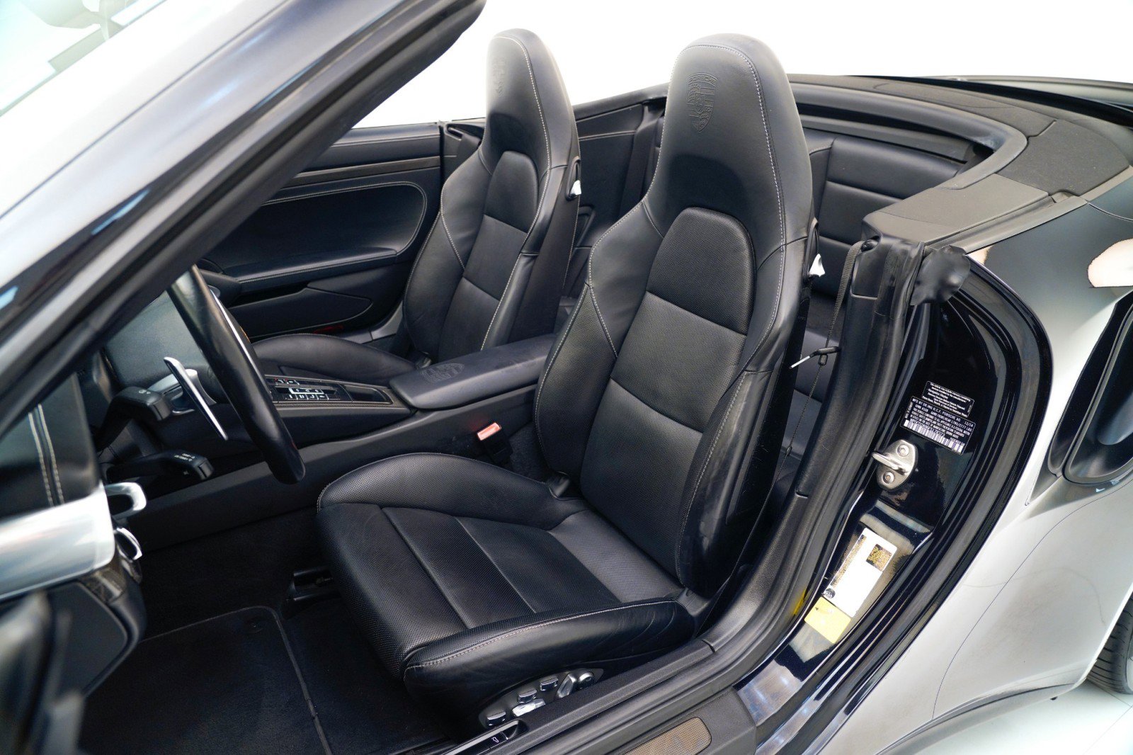 Certified 2015 Porsche 911 Turbo S AWD/4WD image 5