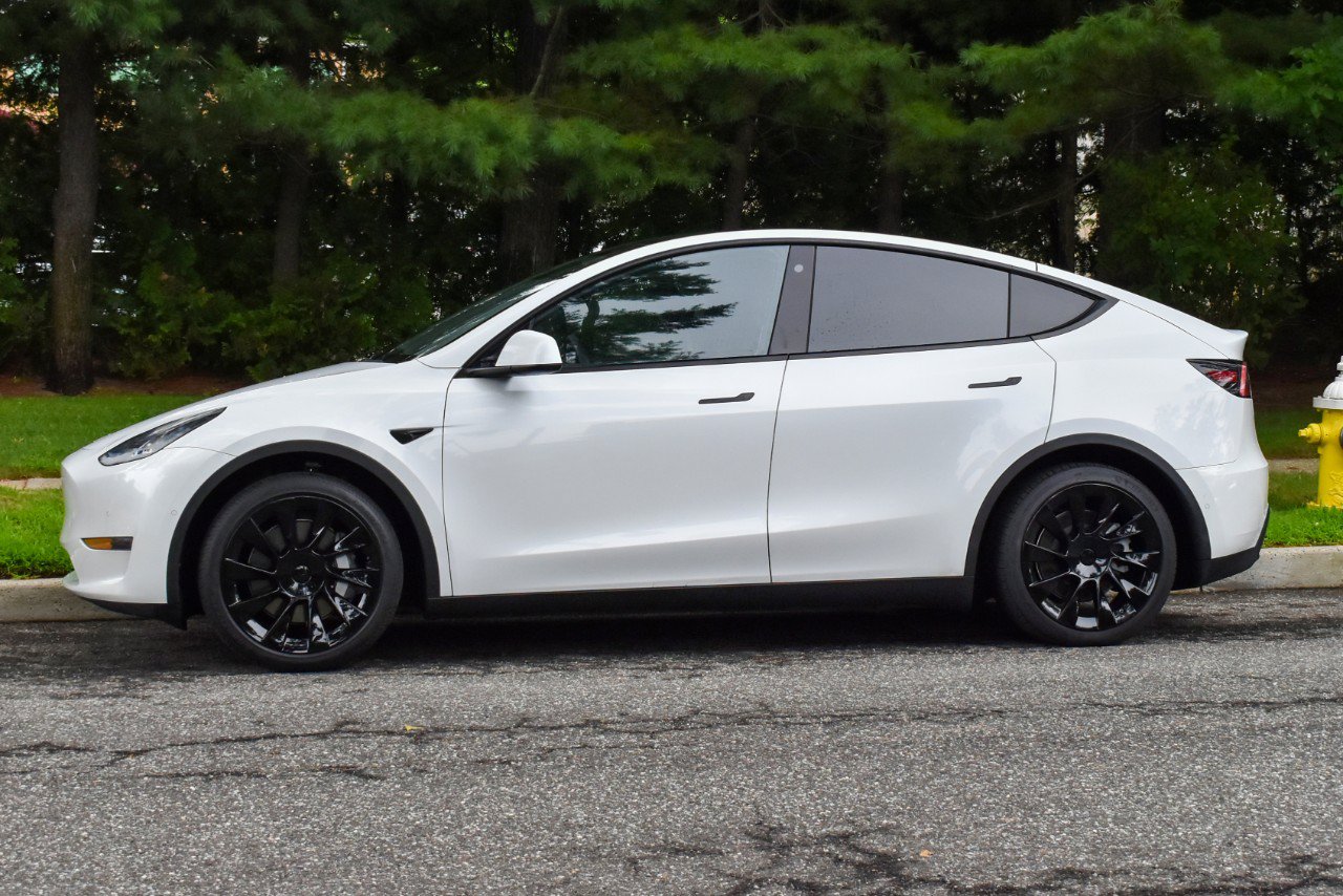 Used 2021 Tesla Model Y 2WD image 4