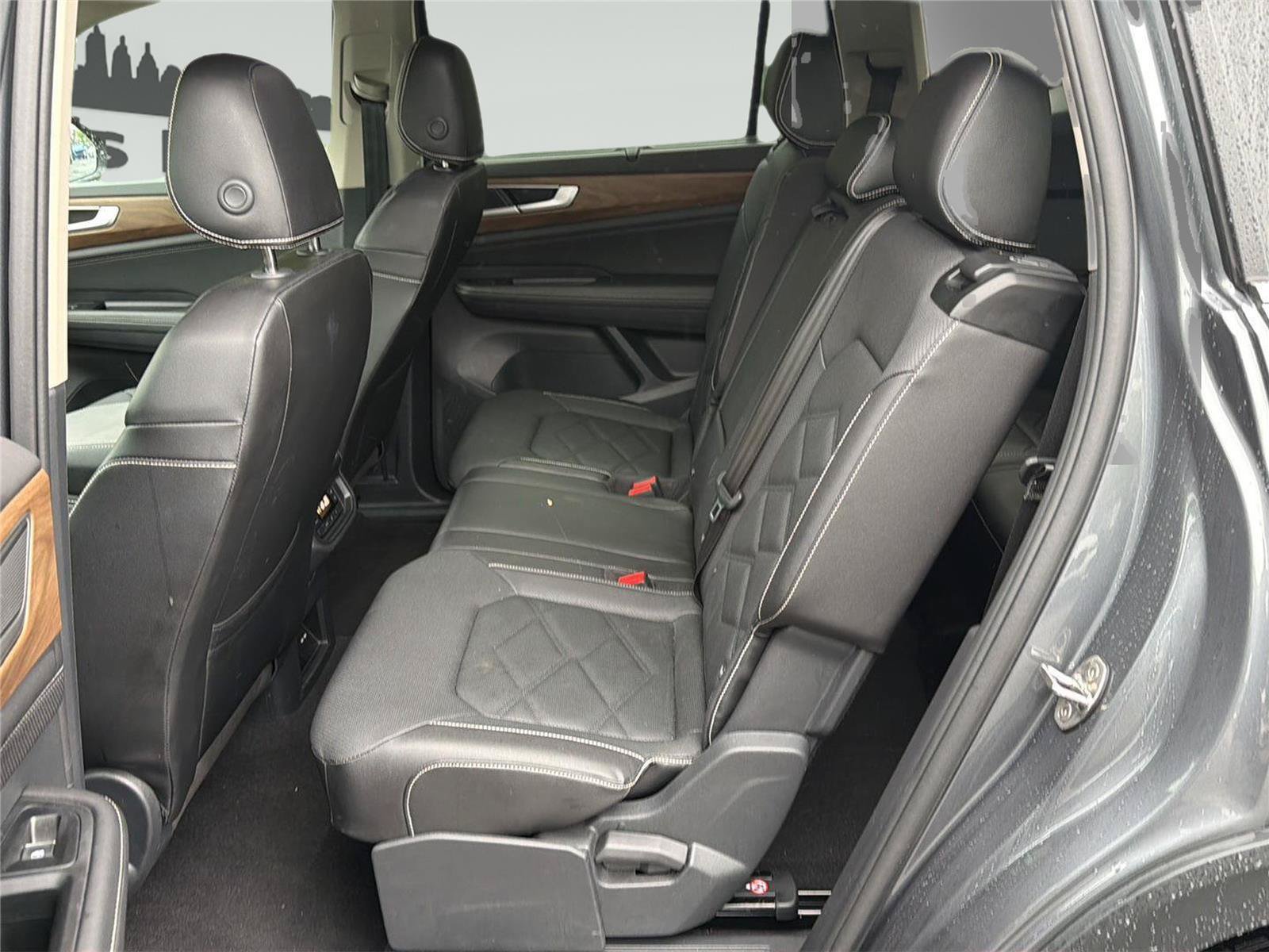Used 2025 Volkswagen Atlas SE AWD/4WD image 28