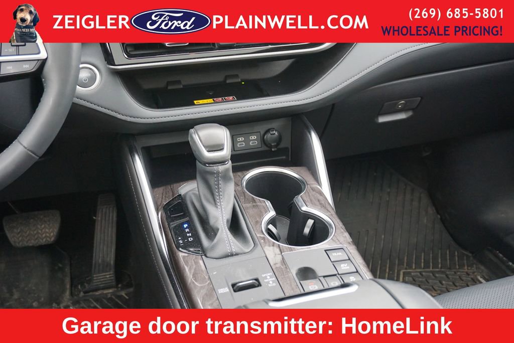 Used 2025 Toyota Highlander Platinum image 19