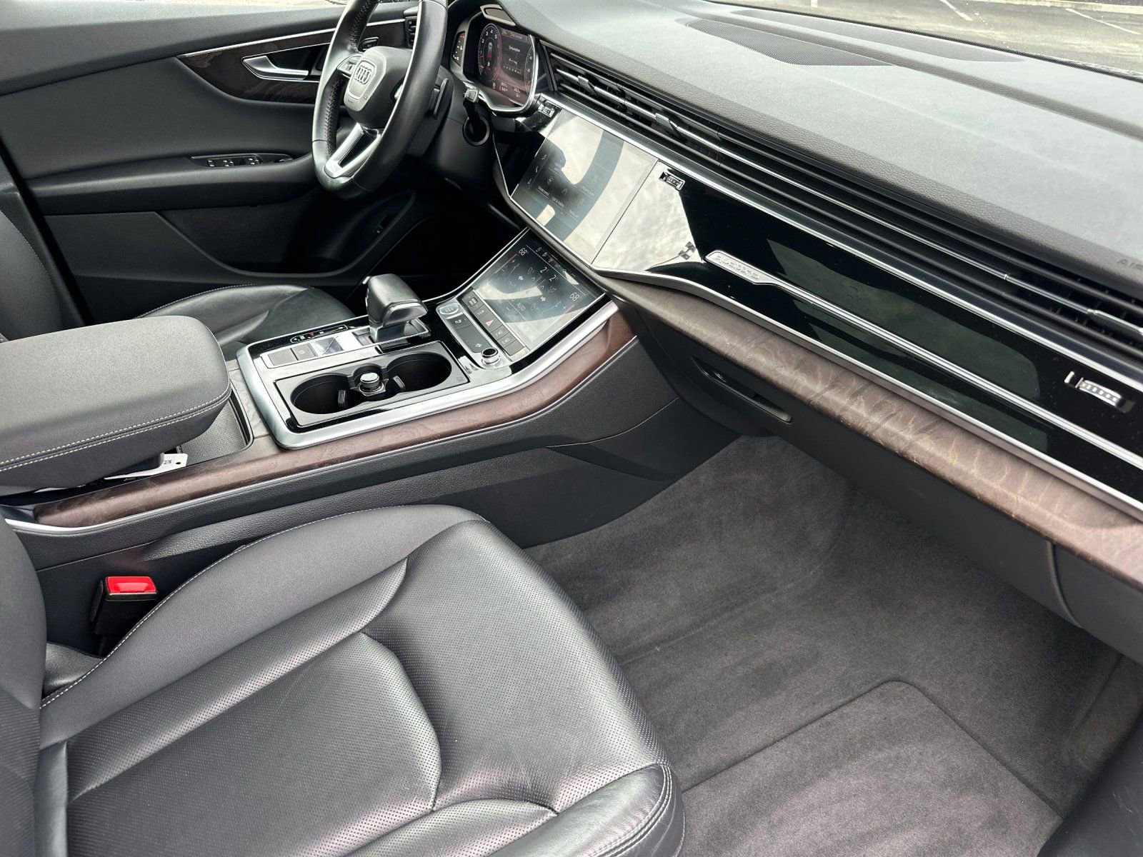 Used 2019 Audi Q8 Premium Plus w/ Premium Plus image 18