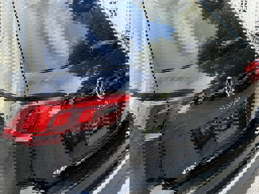 Used 2024 Volkswagen Tiguan S image 11