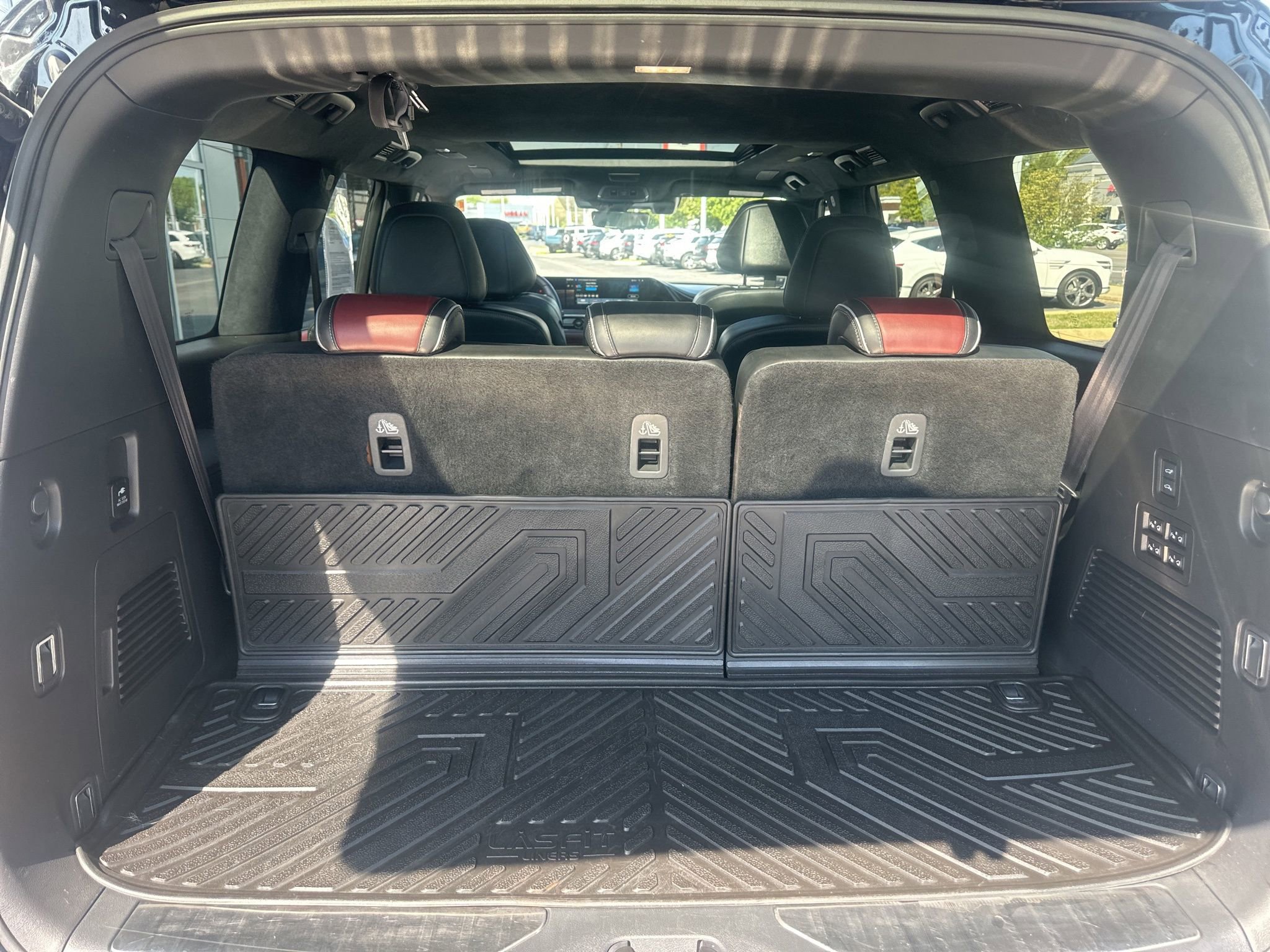 Used 2025 INFINITI QX80 Autograph w/ Autograph Exterior Package image 22