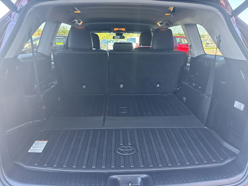 Used 2017 Toyota Highlander Plus AWD/4WD image 12
