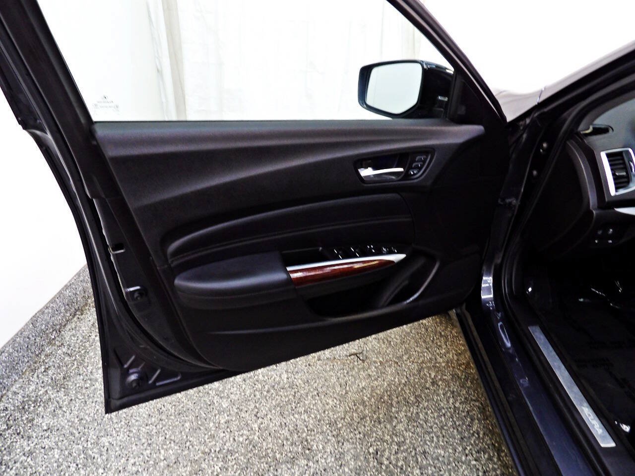 Used 2015 Acura TLX w/ Technology Package FWD image 17