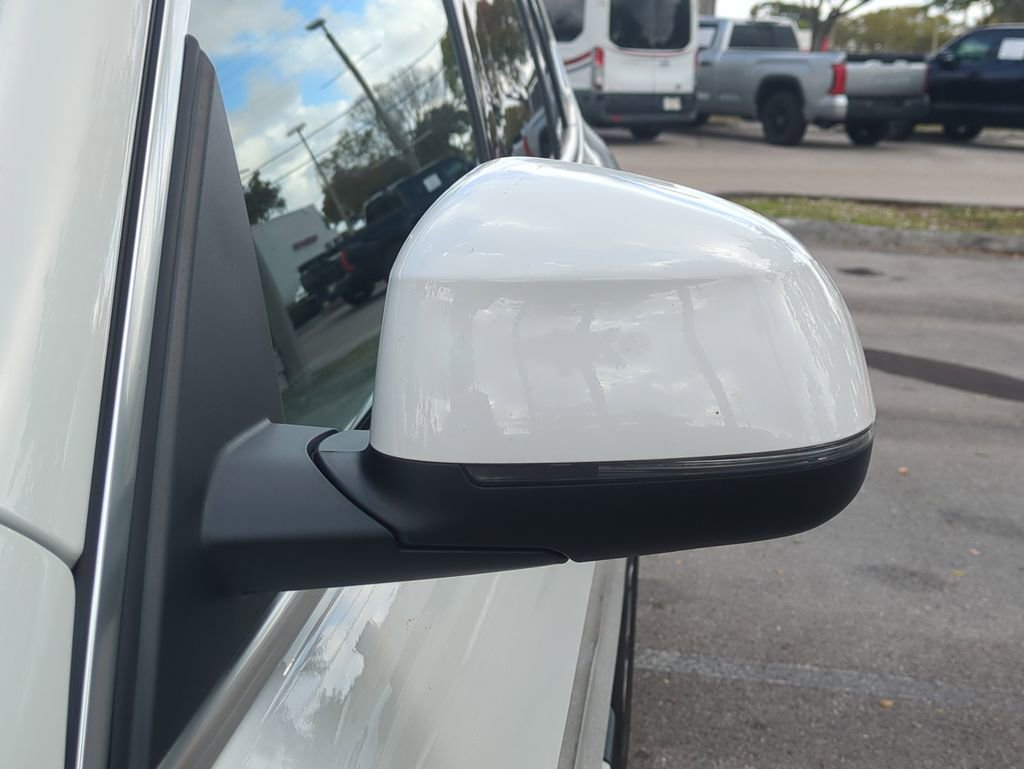 Used 2025 BMW X5 xDrive50e image 13