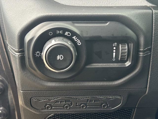 Used 2025 Jeep Wrangler Sahara image 25