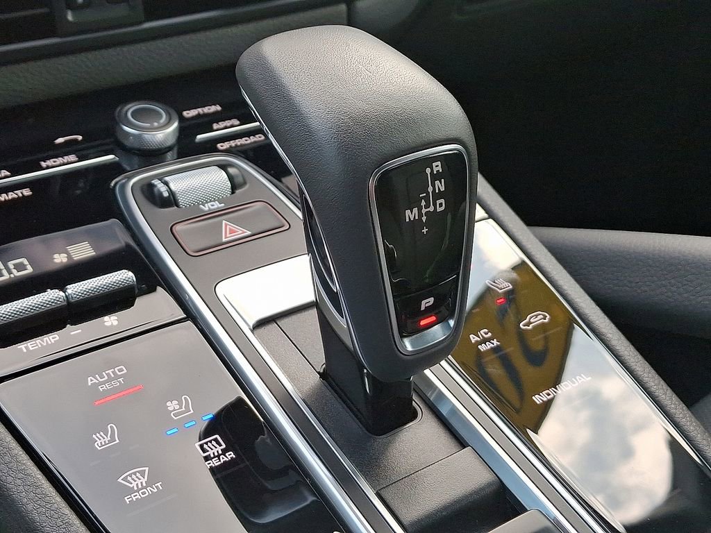 Used 2023 Porsche Cayenne Platinum Edition image 22