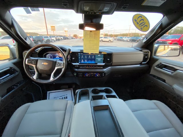 Used 2022 Chevrolet Silverado 1500 LT w/ Z71 Off-Road Package AWD/4WD image 15