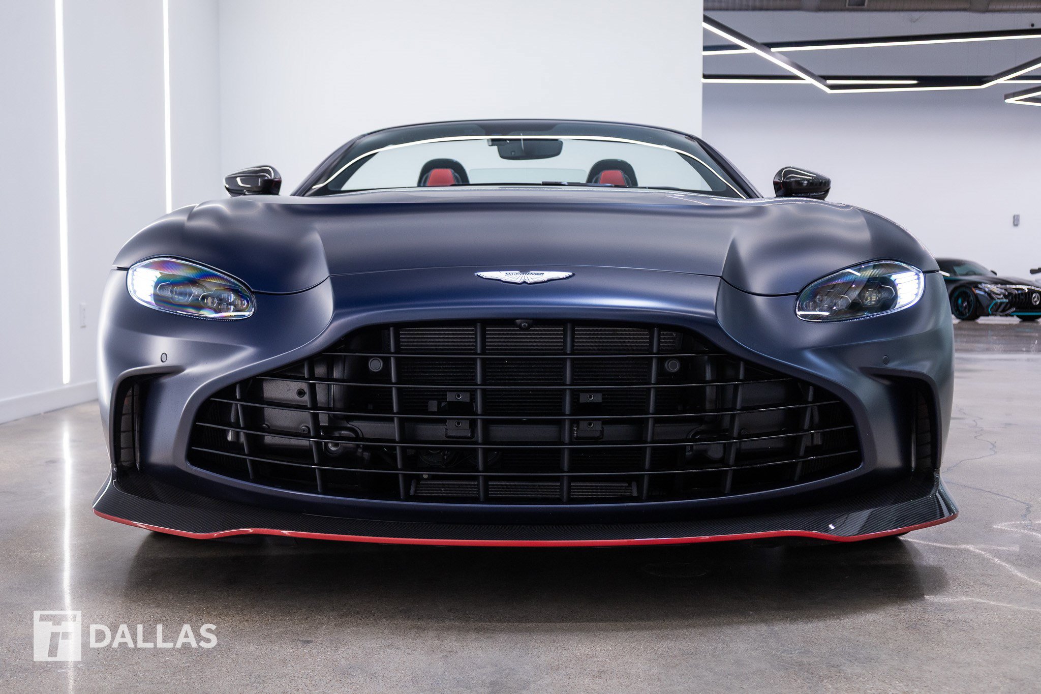 Used 2023 Aston Martin V12 Vantage Roadster RWD image 4