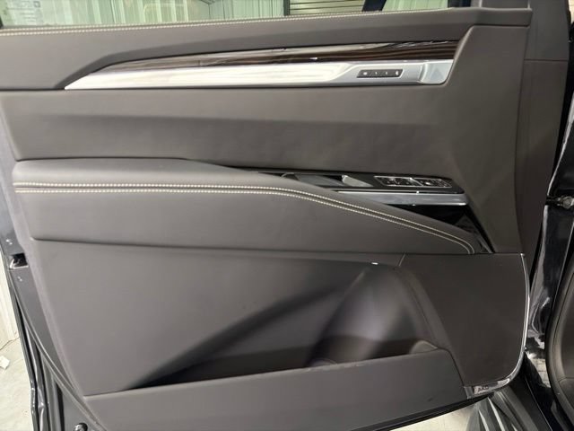 Used 2026 Cadillac Escalade 2WD image 9