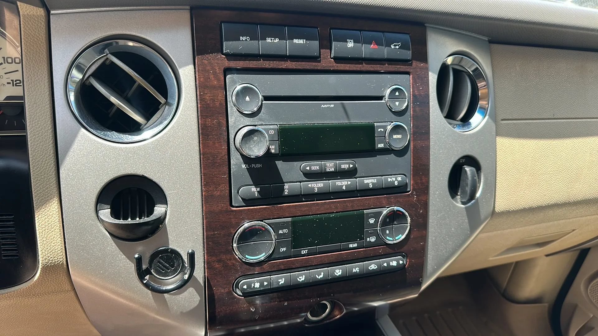 Used 2013 Ford Expedition XLT RWD image 18