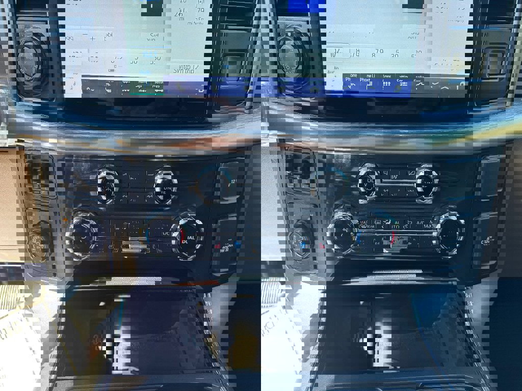 Used 2022 Ford F150 Lariat w/ Max Trailer Tow Package image 16