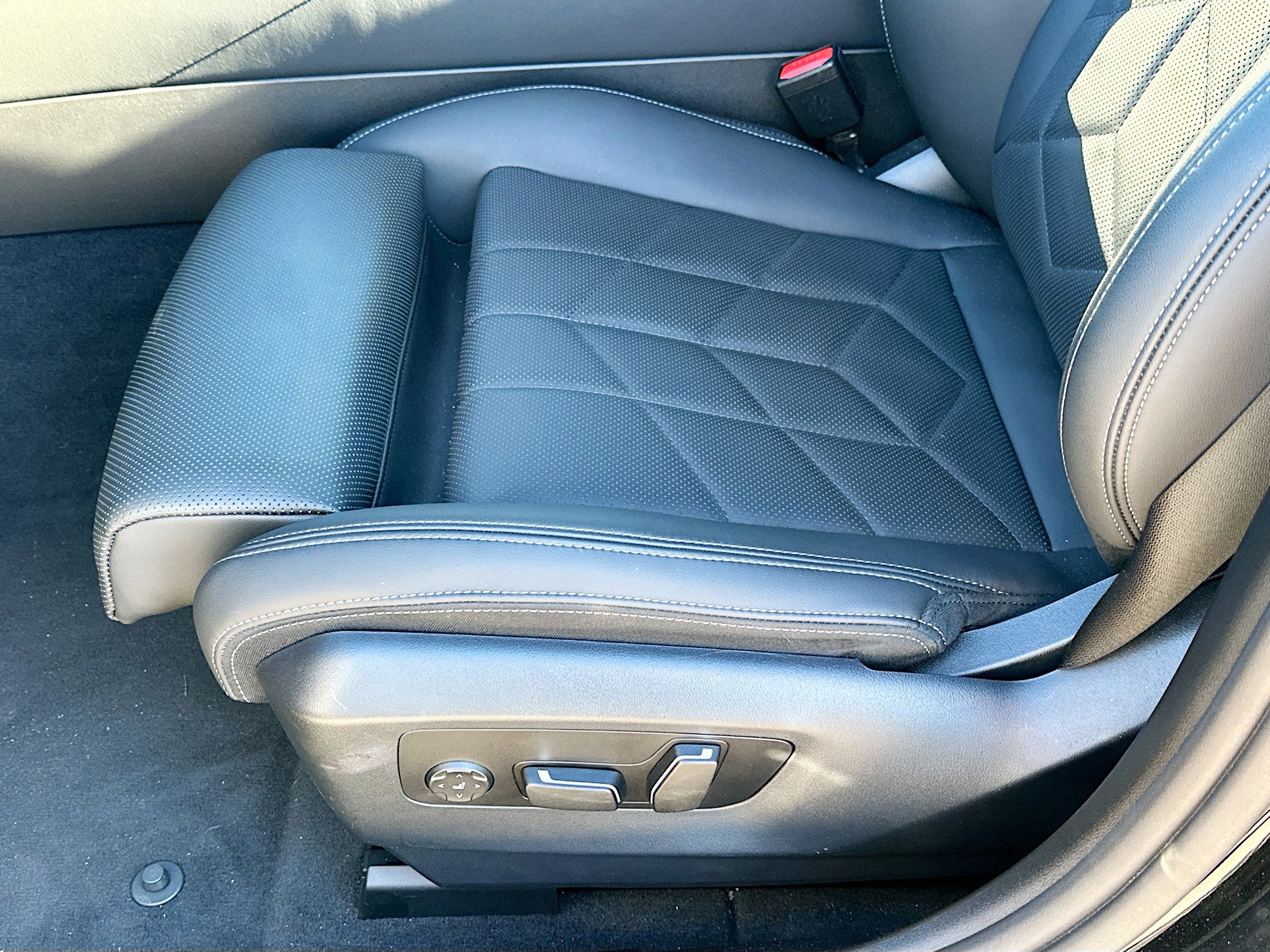 Used 2024 BMW i5 eDrive40i w/ Premium Package image 19