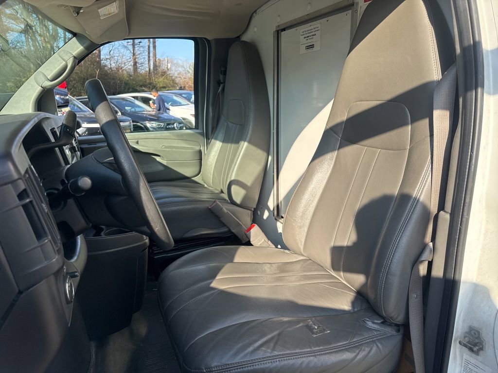 Used 2010 Chevrolet Express 3500 Extended image 6