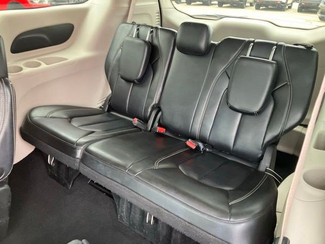 Certified 2023 Chrysler Pacifica Touring-L FWD image 23