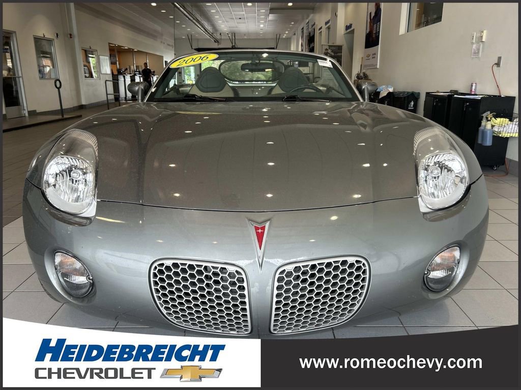 Used 2006 Pontiac Solstice Convertible w/ Premium Package RWD image 31