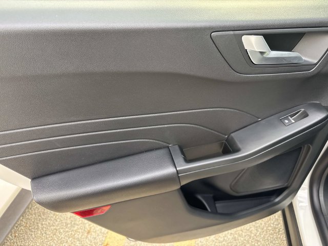 New 2025 Ford Escape SE w/ Class II Trailer Tow Package FWD image 33
