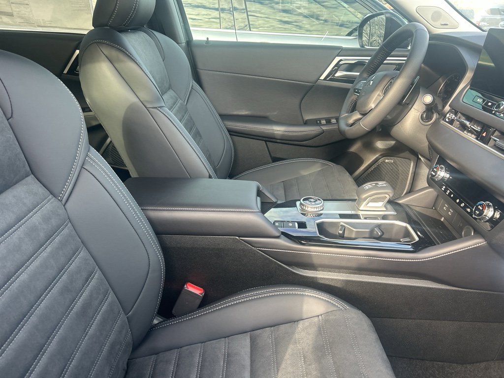 New 2026 Mitsubishi Outlander LE image 9