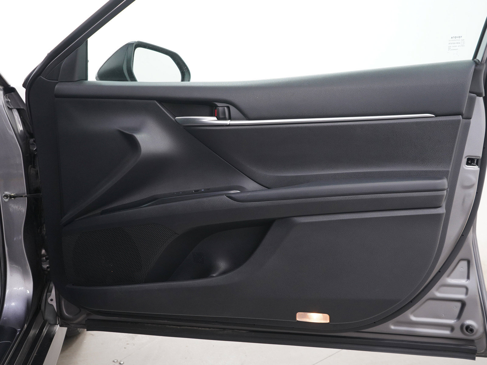 Used 2019 Toyota Camry LE FWD image 9