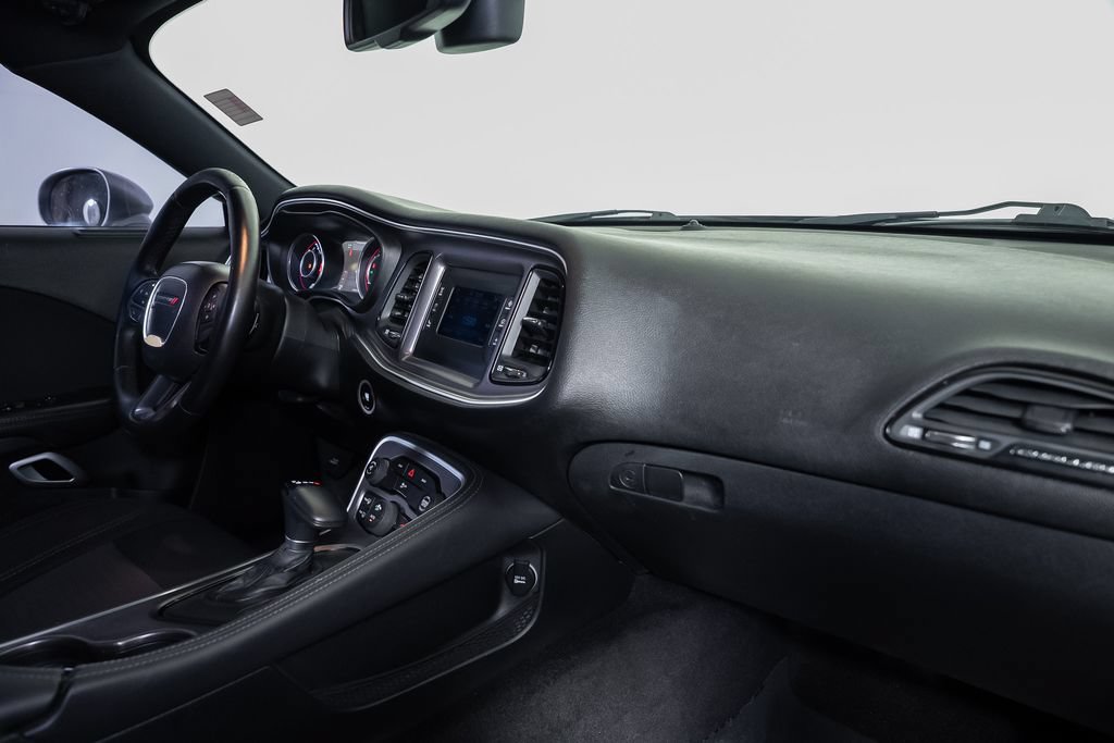 Used 2016 Dodge Challenger SXT RWD image 37