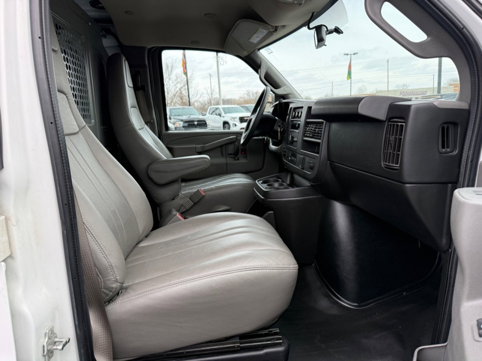 Used 2018 Chevrolet Express 2500 w/ Driver Convenience Package image 11