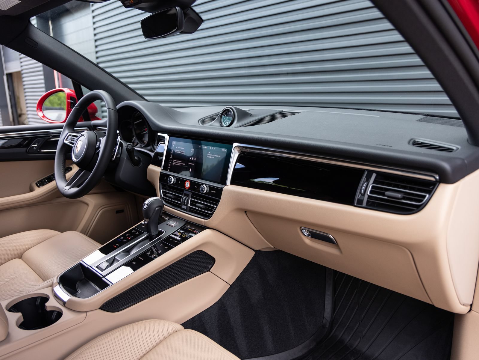 Certified 2026 Porsche Macan AWD/4WD image 35