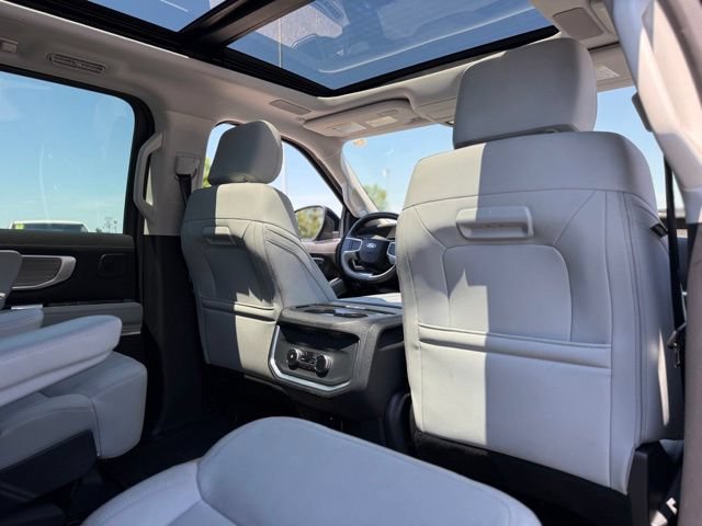Used 2025 Ford Expedition Platinum w/ Driver's Package AWD/4WD image 25