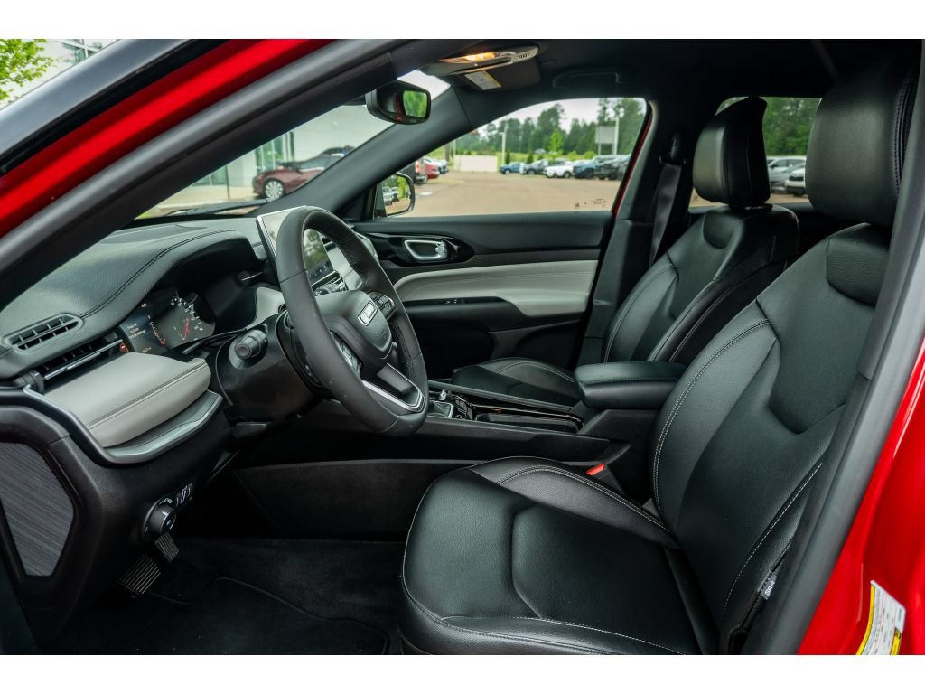 Used 2025 Jeep Compass Limited AWD/4WD image 12